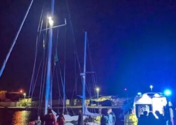 Rescatan en Lampedusa a niña que sobrevivió sola tres días en alta mar