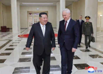Kim Jong-un recibe al ministro de Defensa de Rusia y reafirma su apoyo a Moscú en Ucrania