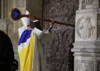 El arzobispo de París reabre oficialmente la catedral de Notre Dame