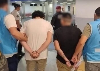 Expulsaron a dos colombianos que entraron a robar a un edificio