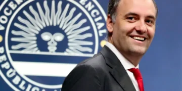 Manuel Adorni aceptaría ser candidato a legislador si el presidente se lo solicita