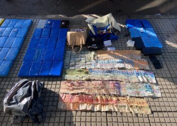 Familia narco: dos hermanos extranjeros y un menor detenidos con 70 ladrillos de cocaína en Floresta