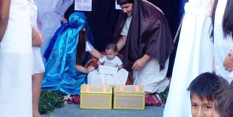 Curas villeros repudian una representación del pesebre ofensiva para la fe popular