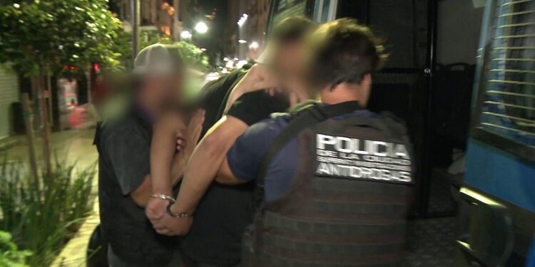 Clausuran un kiosco narco en Monserrat: dos detenidos y casi un kilo de cocaína secuestrada