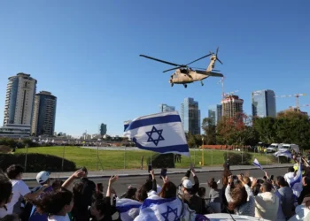 Hamas libera a cuatro mujeres soldados israelíes en un canje por 200 presos palestinos