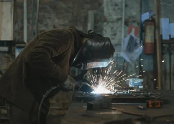 La industria pyme creció 7,3% interanual en diciembre, pero cerró el año con una caída acumulada del 9,8%