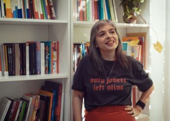 “Sufrir es medio inevitable en la vida”: Mariana Enriquez en el primer episodio de ENTRELIBROS