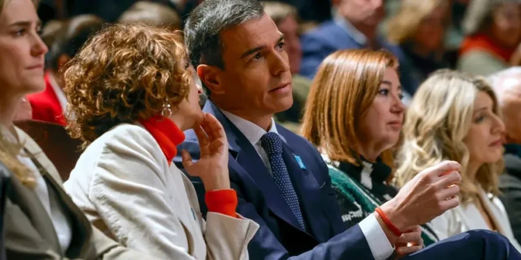 Pedro Sánchez pide valentía a los españoles para defender la democracia tras 50 años sin Franco