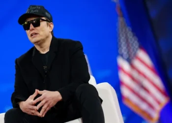 Elon Musk insta a los empleados federales a que rindan cuentas de su trabajo o renuncien