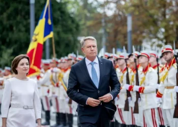 Renuncia el presidente rumano Klaus Iohannis