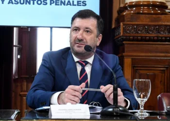 La pareja del ex senador Kueider intentó comprar seis departamentos por 460 mil dólares en efectivo
