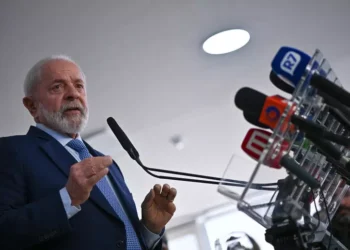 Sin Bolsonaro, Lula lidera sondeos para las presidenciales de 2026