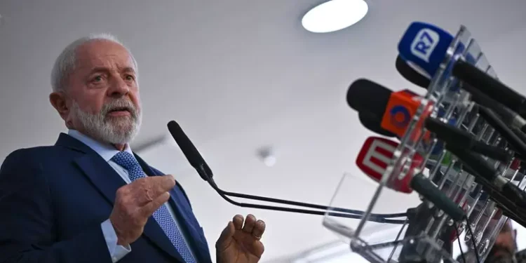 Sin Bolsonaro, Lula lidera sondeos para las presidenciales de 2026