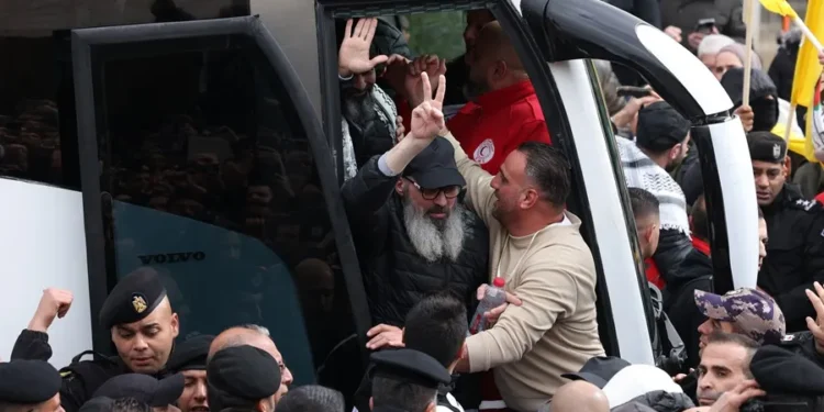 Siete presos palestinos liberados por Israel fueron trasladados al hospital