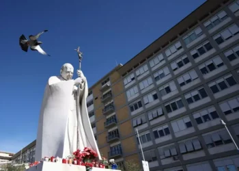 El cuadro clínico del Papa resulta complejo y obliga a un cambio de terapia