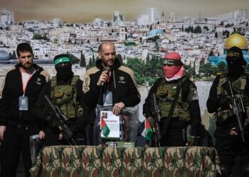 Guerra de Gaza: Hamás libera a tres rehenes israelíes y Tel Aviv pone en libertad a casi 400 presos palestinos