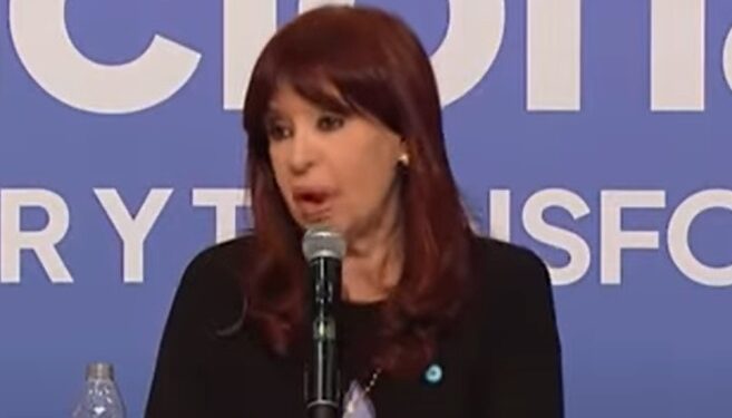 Cristina Fernández de Kirchner apuntó contra los legisladores peronistas que apoyaron el DNU