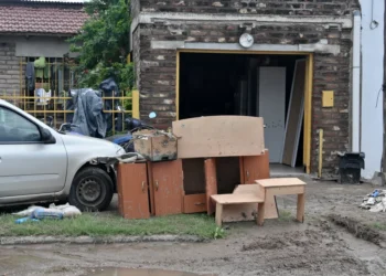 Fuerzas federales y militares asisten a damnificados por temporal en Bahía Blanca