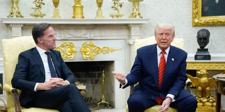 Donald Trump insiste delante del jefe de la OTAN en que EE.UU. necesita anexionar a Groenlandia