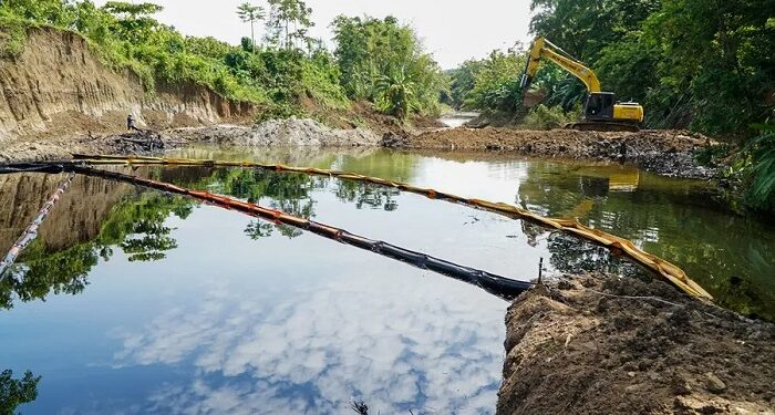 Un derrame de petróleo en Ecuador afecta a un refugio de vida silvestre de la zona costera