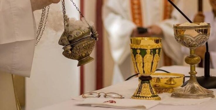 El Papa pide evitar ‘pompas y protagonismos’ en la liturgia