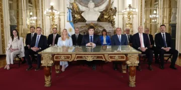 Para más de la mitad de los porteños la imagen del gobierno de Javier Milei es negativa