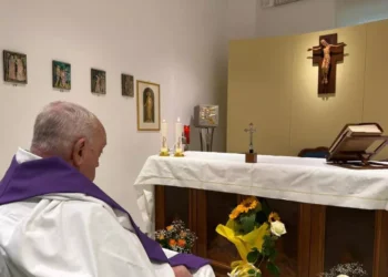 Difunden la primera foto del Papa desde el momento de su hospitalización