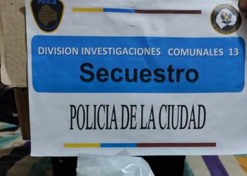 Detienen a un hombre por narcomenudeo, allanan su domicilio y secuestran una importante cantidad de drogas y dinero