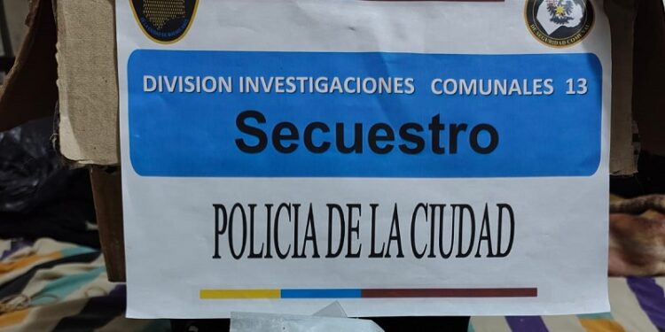 Detienen a un hombre por narcomenudeo, allanan su domicilio y secuestran una importante cantidad de drogas y dinero