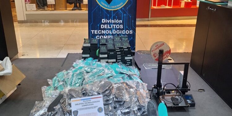 Desarticulan banda que vendía plantillas ortopédicas ilegales y secuestran elementos por suma millonaria