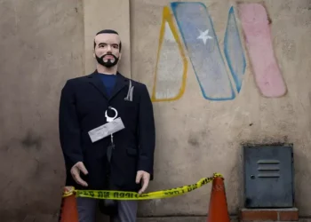 El Presidente salvadoreño propone a Caracas canjear deportados de Estados Unidos por presos políticos del chavismo.