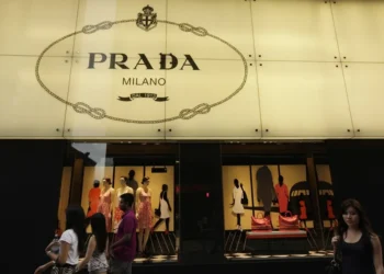 La casa de moda Prada anuncia la adquisición de Versace por 1.250 millones de euros