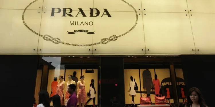 La casa de moda Prada anuncia la adquisición de Versace por 1.250 millones de euros