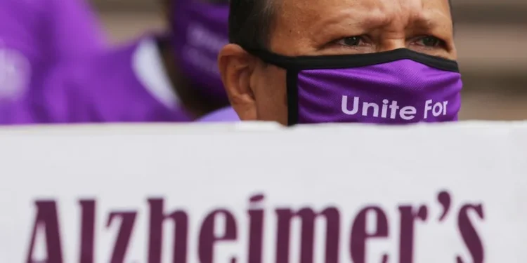 Un ensayo prueba la utilidad de un biomarcador en sangre para diagnosticar el alzhéimer