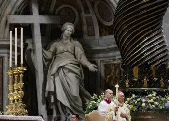 El papa Francisco pide en la Vigilia traer esperanza mientras soplan «tantos vientos de muerte»