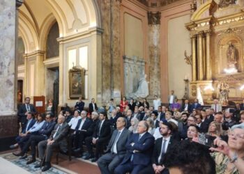 Comunidades religiosas recordaron en la catedral porteña al Papa Francisco