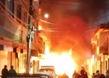 Dos muertos y 25 heridos en un atentado guerrillero en Colombia