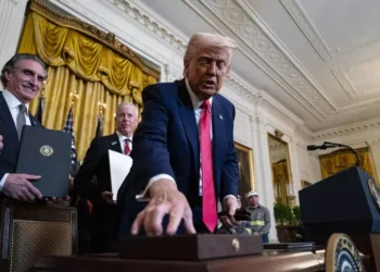 Donald Trump frena los aranceles por tres meses, pero con China hay guerra comercial
