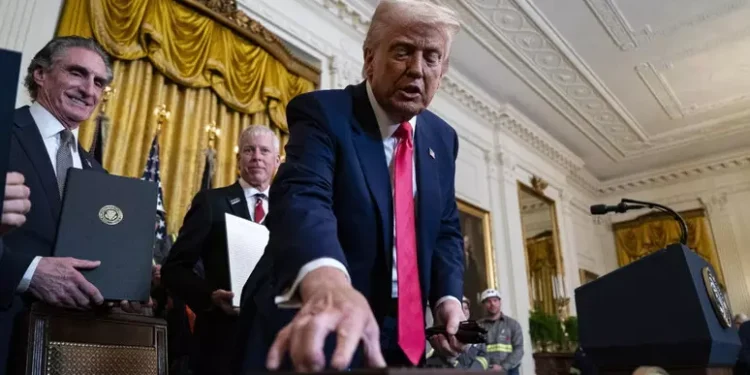 Donald Trump frena los aranceles por tres meses, pero con China hay guerra comercial