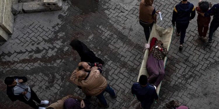 Un vídeo del ataque israelí que mató a 15 paramédicos contradice la versión de Israel de que iban sin luces