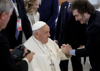 Javier Milei viaja a Roma para asistir al funeral del papa Francisco en compañía de medio Gabinete