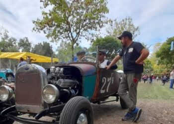 Hay un pueblo que este finde baila en la calle y festeja con Clásica Retro