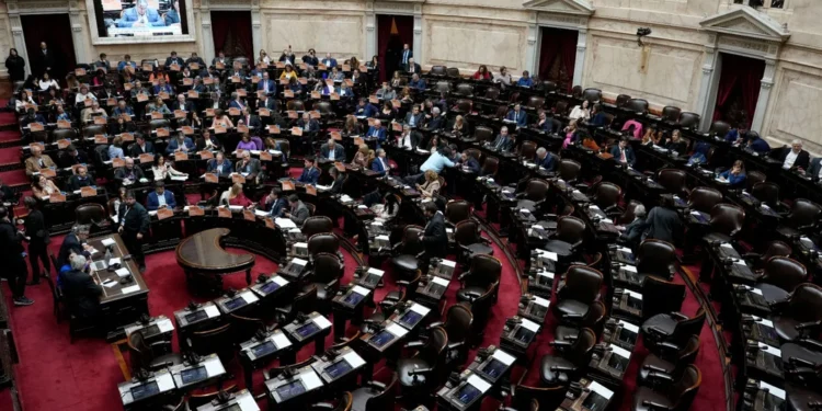 Fracasó la sesión opositora en Diputados para tratar el aumento a jubilados y la criptoestafa Libra