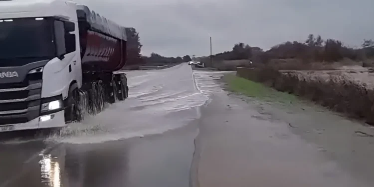 Colapsan las rutas 8 y 9 por el temporal: cortes totales y desvíos en varios tramos