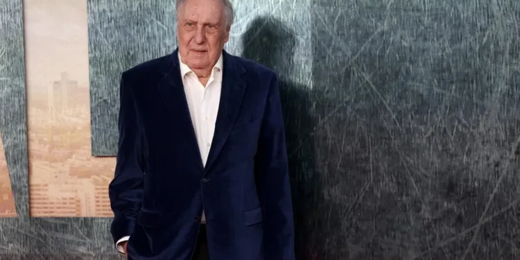 Muere el escritor británico Frederick Forsyth, autor de ‘El día del Chacal’, a los 86 años