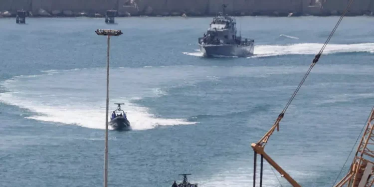 El ejército de Israel bloquea y detiene al velero de la Flotilla de Paz que iba a Gaza