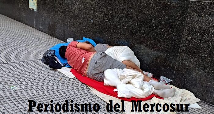 El gobierno eliminó por decreto la asistencia a personas en situación de calle