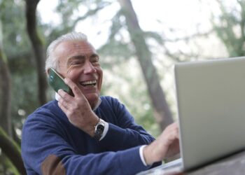 A los 44 y 60 años las personas envejecen mucho mucho más rápido