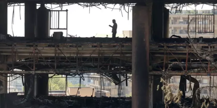Israel bombardea objetivos militares y emblemas de Irán