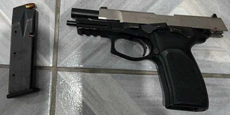 Lo pararon en General Paz con un ladrillo de cocaína y terminó cayendo toda la banda